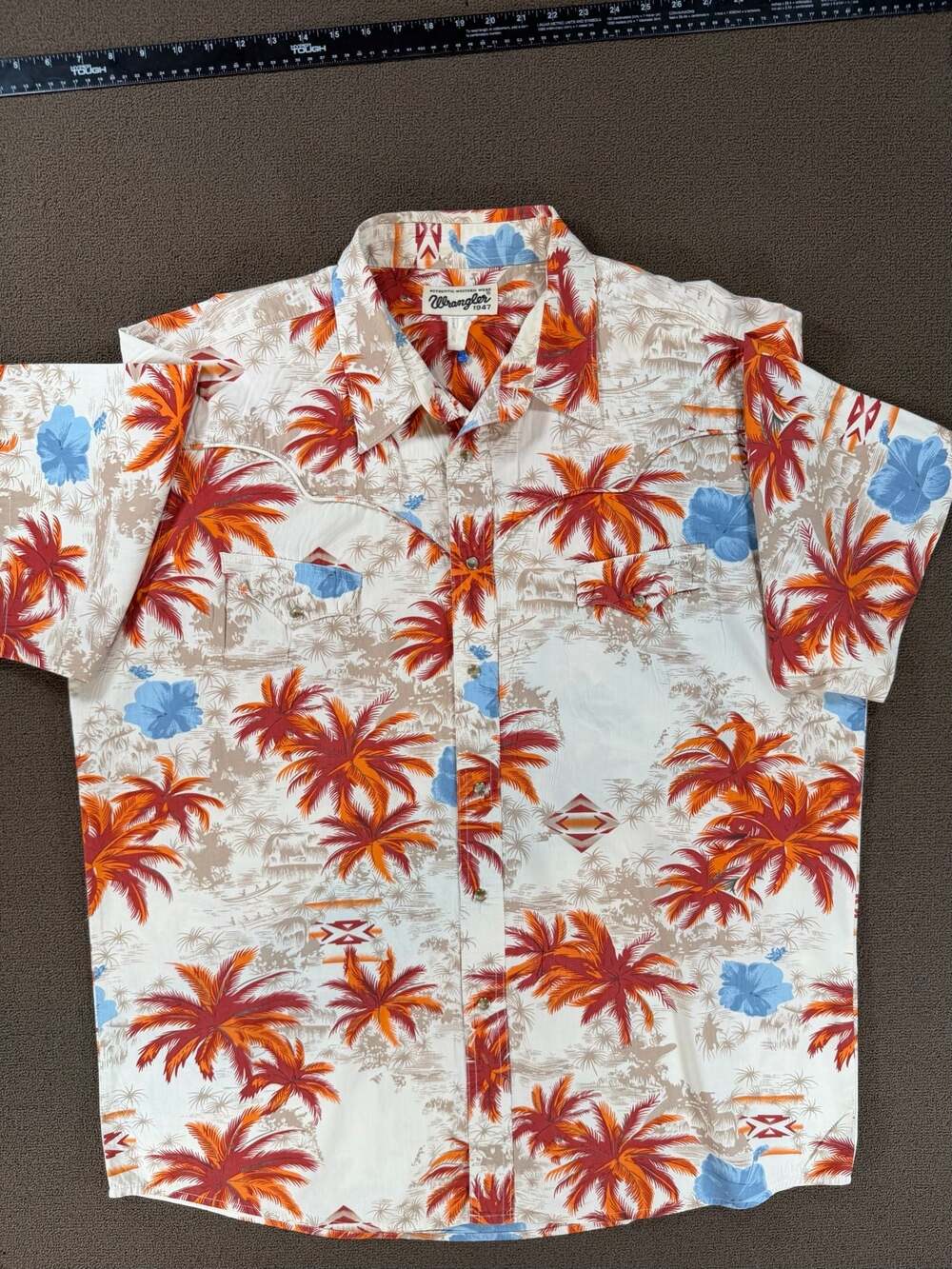 Wrangler 1947 Authentic Western Wear Men's Tropical Palm  tree with snap buttons